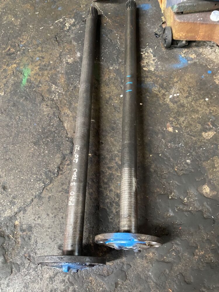 Isuzu NPR75 Pro 3 Ton Rear Axle Shaft 20 Teeth - LORRY USED SPARE PARTS ...