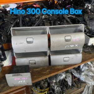 Hino 300 WU410 Console Box