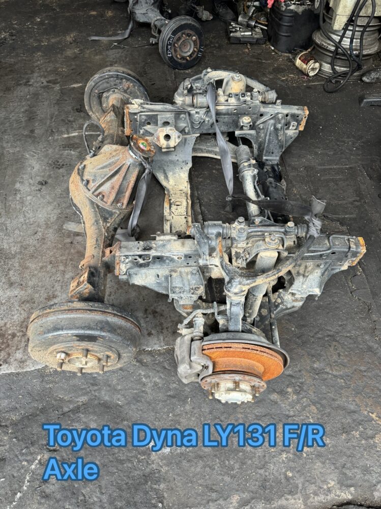 Toyota Dyna LY131 Front Rear Axle Set 6 Hole