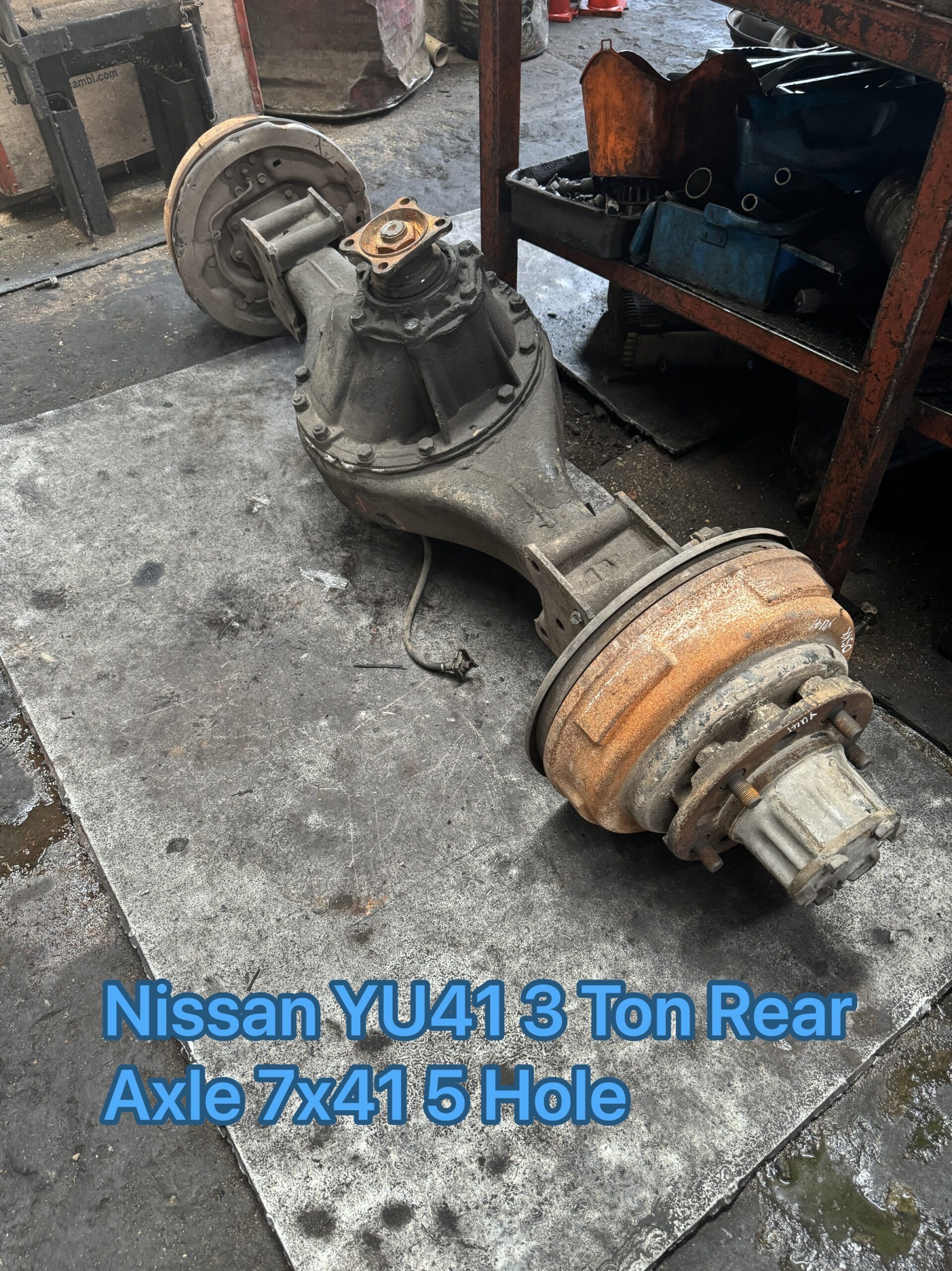 Nissan UD YU41 3 Ton Rear Axle 7×41 5 Hole