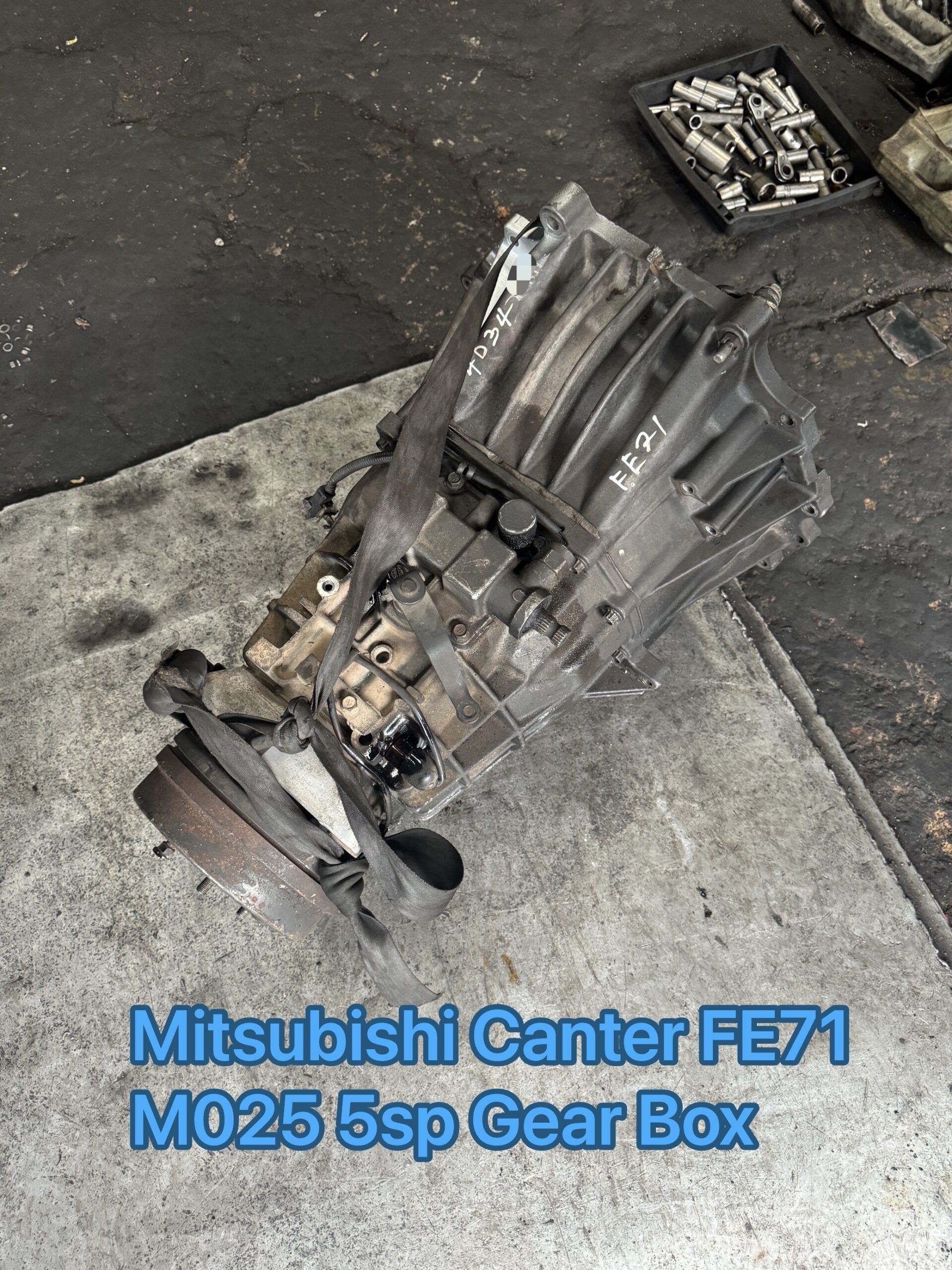Mitsubishi Canter FE71 4D34 M025 Gear Box