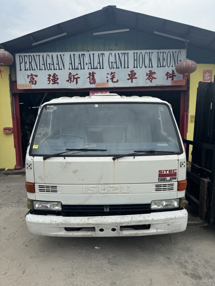 Isuzu ELF NPR59 3 Ton 4HF1 5sp Half Cut Cabin