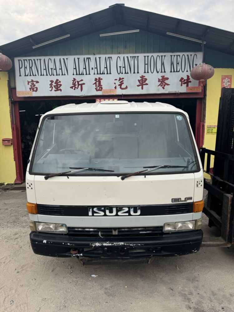 Isuzu ELF NPR59 3 Ton 4HF1 Half Cut Cabin