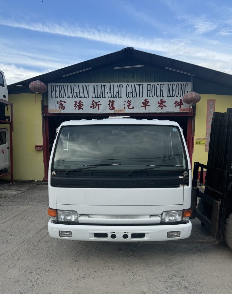 Nissan UD YU41 3 Ton FD46 Half Cut Cabin