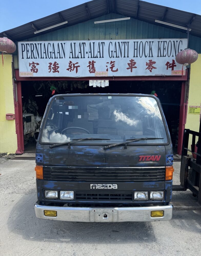 Mazda Titan T4000 1 Ton Cabin Half Cut